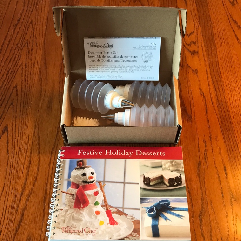 Pampered Chef Decorator Bottle Set #1585 & Book